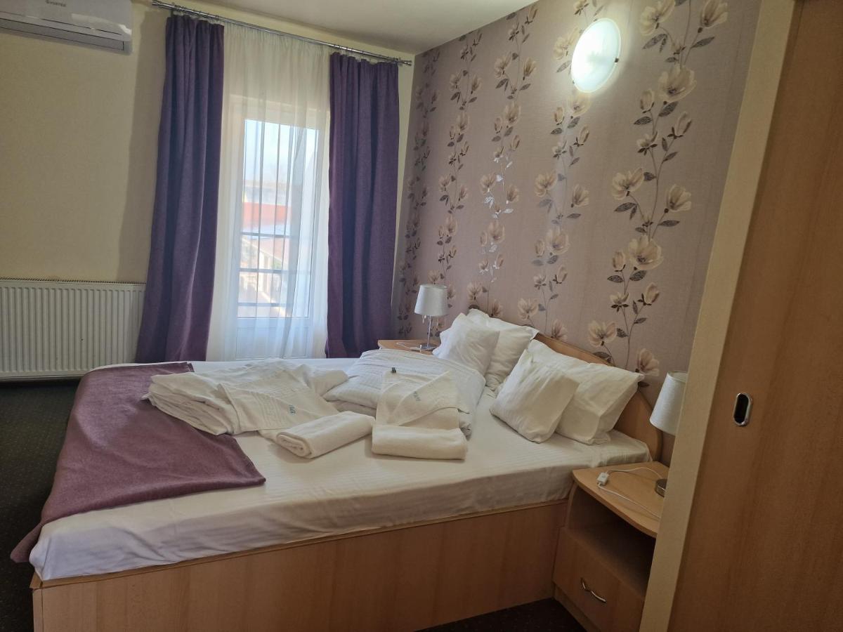 Motel Laguna Belényes Kültér fotó